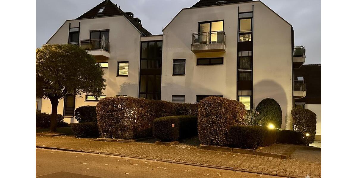 Wohnen mit Wellnessfaktor: Stilvolle 4-Zimmer-Wohnung mit Pool & Sauna in Bergen-Enkheim 4 zimmer