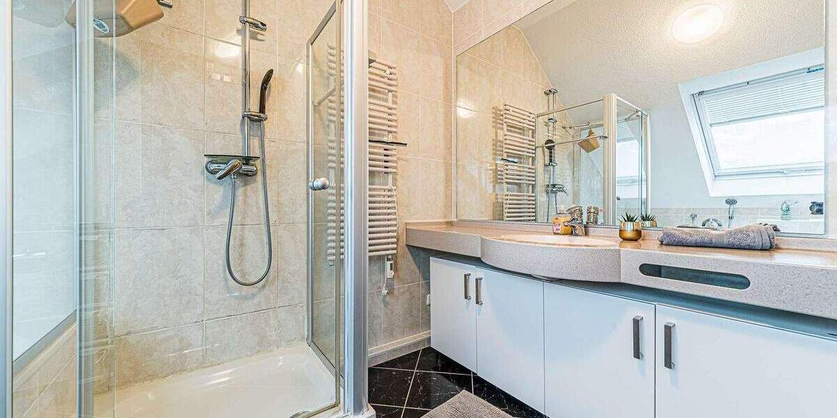 Etagenwohnung Frankfurt am Main Nied - 4 Zimmer, 110 m&sup2;, 2.450&euro; | Angebot:25727283