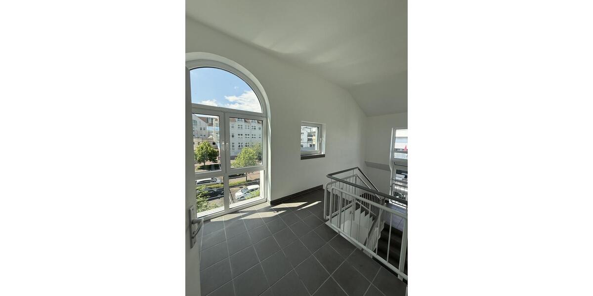 Dachgeschoßwohnung Friedrichsdorf - 4 Zimmer, 140 m&sup2;, 1.900&euro; | Angebot:25268930