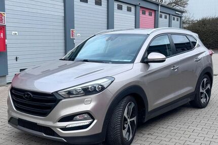 Hyundai TUCSON 153.000 km 15.899 &euro; Groß Gerau 64521