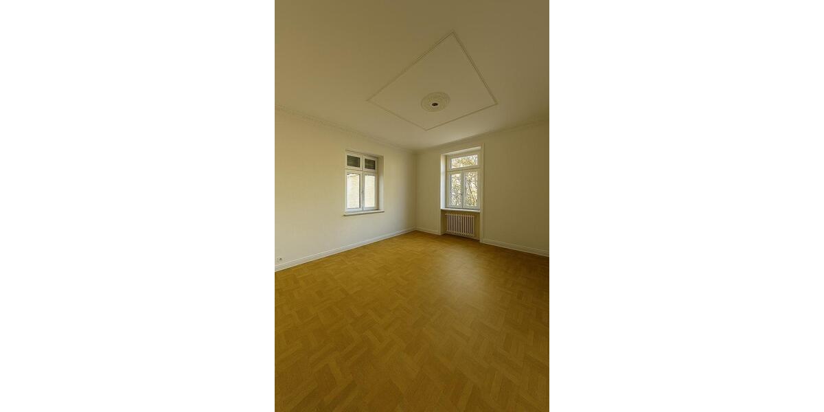 Exquisite Altbauwohnung mit 5 Zimmern in Offenbach am Main 5 zimmer