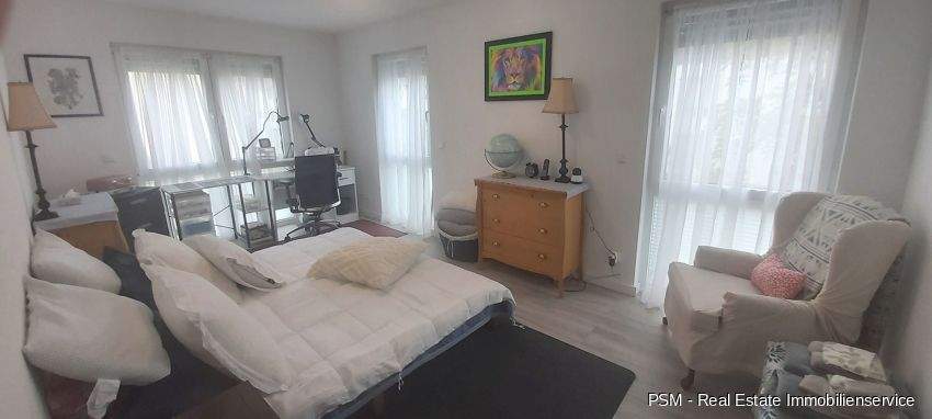 *Gehobenes und modernes Niedrigenergie Reiheneckhaus mit Terrasse und Garten in bevorzugter Lage* 6 zimmer