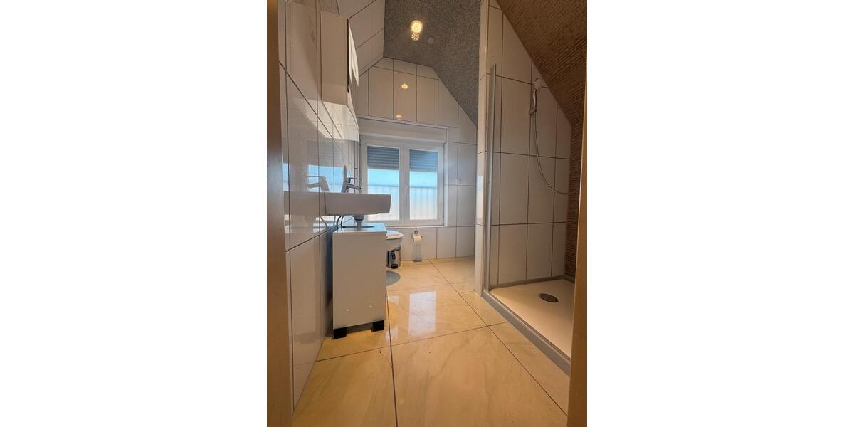 Dachgeschoßwohnung Raunheim - 2 Zimmer, 60 m&sup2;, 1.200&euro; | Angebot:26413339