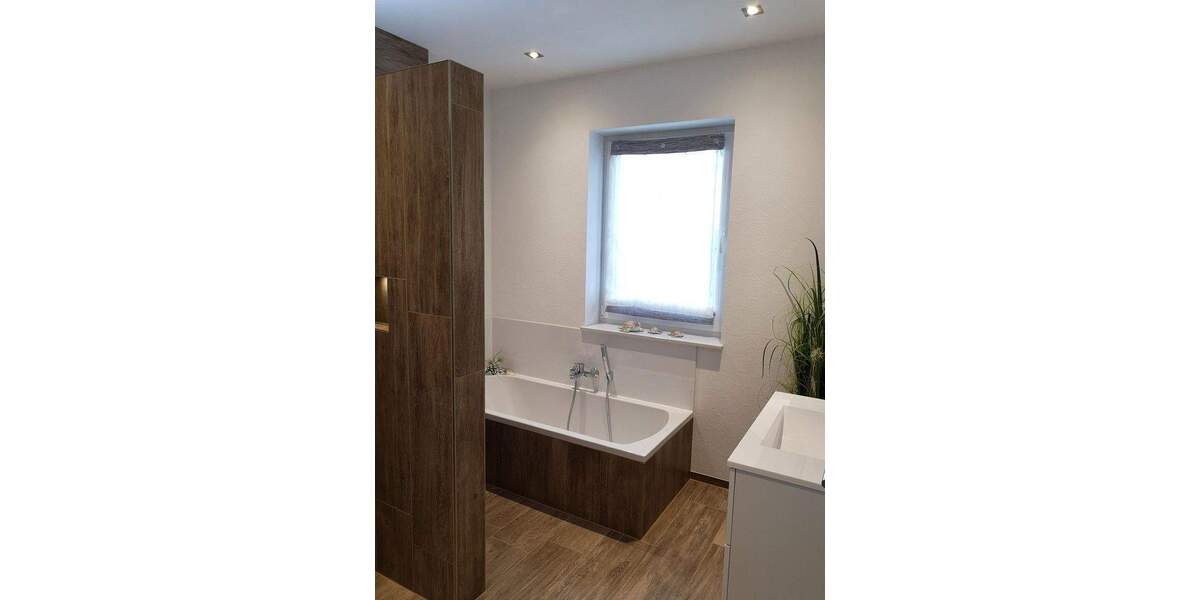 Doppelhaushälfte Langenselbold - 6 Zimmer, 140 m&sup2;, 2.100&euro; | Angebot:25777533