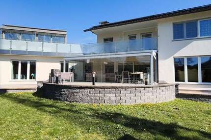 Haus Bad Homburg vor der Höhe / Dornholzhausen Dornholzhausen - 9 Zimmer, 476 m&sup2;, 3.200.000&euro; | Angebot:26505593