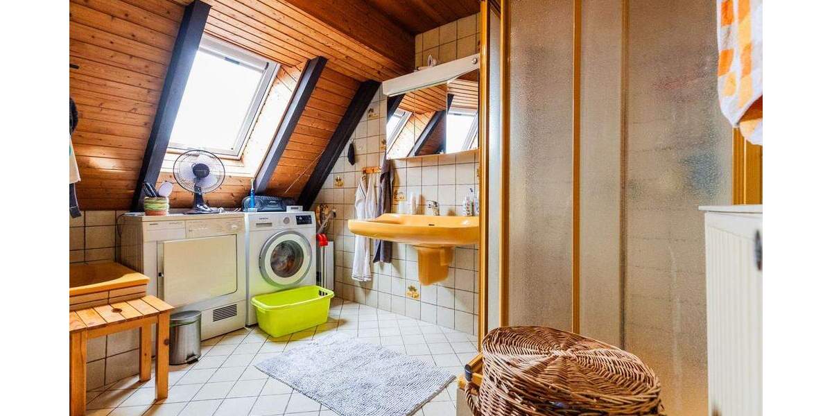 Mehrfamilienhaus, Wohnhaus Bischofsheim - 8 Zimmer, 695.000&euro; | Angebot:25660958