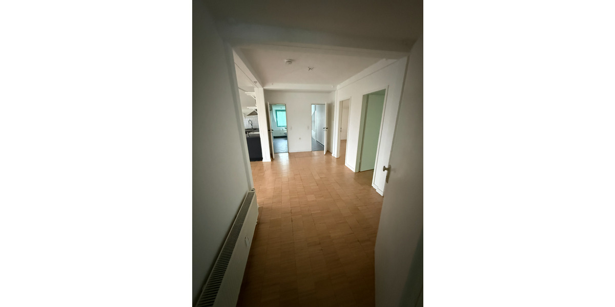 Etagenwohnung Hofheim am Taunus - 3 Zimmer, 120 m&sup2;, 1.200&euro; | Angebot:25544452