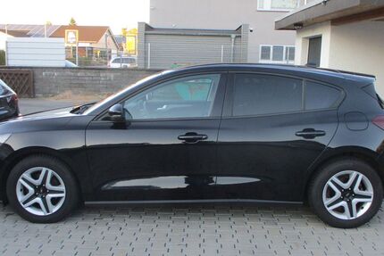 Ford Focus 103.331 km 13.799 &euro; Babenhausen 64832