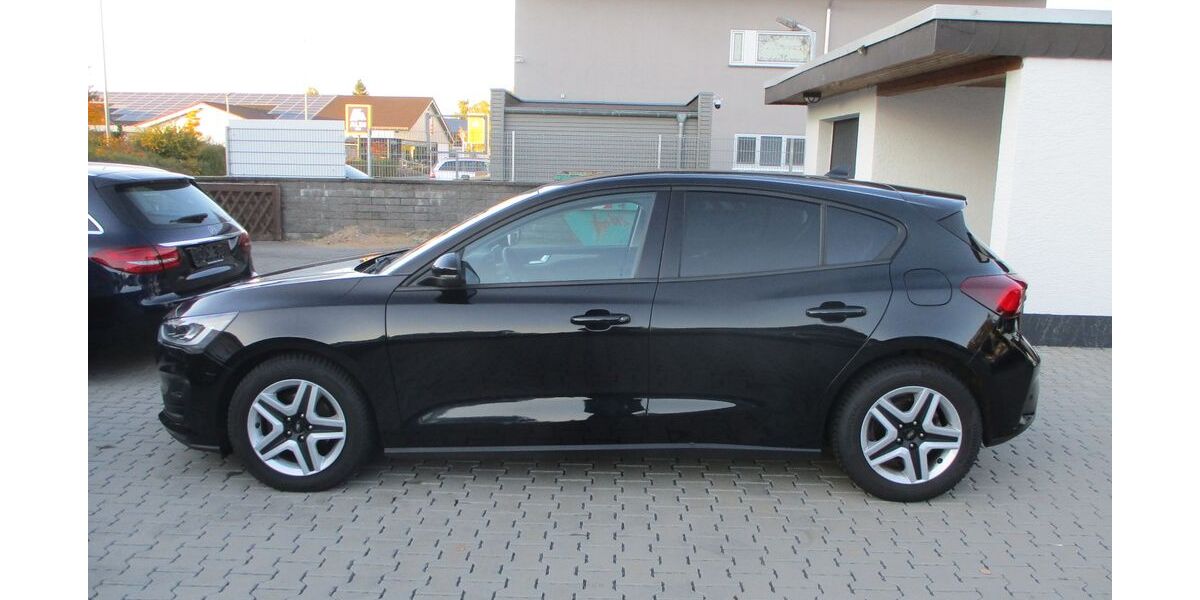 Ford Focus 103.331 km 13.799 &euro; Babenhausen 64832