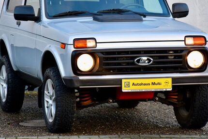 Lada Niva 9.200 km 17.900 &euro; Limeshain 63694
