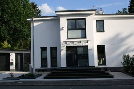 Haus Dreieich Buchschlag - 9 Zimmer, 300 m&sup2;, 4.390&euro; | Angebot:26712738