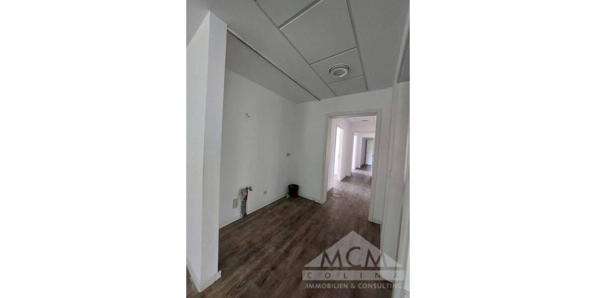 Gewerbeobjekt Frankfurt am Main / Niederursel Niederursel - 8 Zimmer, 236 m&sup2;, 2.500&euro; | Angebot:23986423