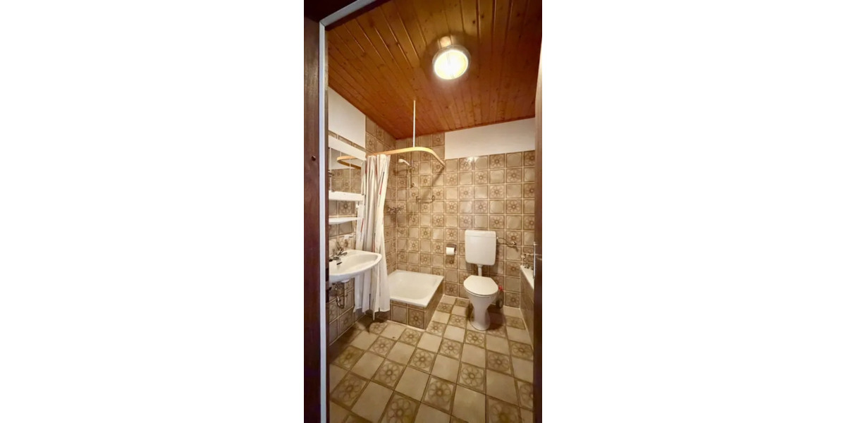 Dachgeschoßwohnung Schmitten im Taunus - 3 Zimmer, 77 m&sup2;, 120.000&euro; | Angebot:25894303