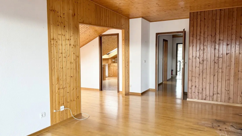 Dachgeschoßwohnung Schmitten im Taunus - 3 Zimmer, 77 m&sup2;, 120.000&euro; | Angebot:25894303