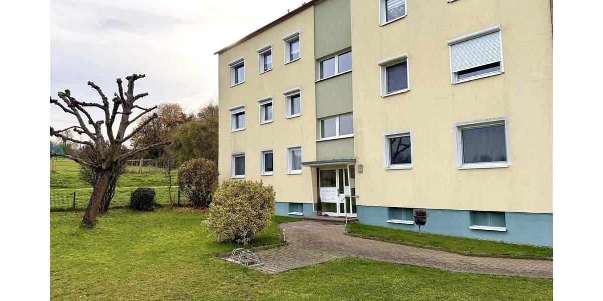 Schöne 3 Zi.-Wohnung mit Terrasse und Einzelgarage in direkter Feldrandlage! 3 zimmer