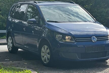 VW Touran 82.000 km 7.490 € Wiesbaden 65201