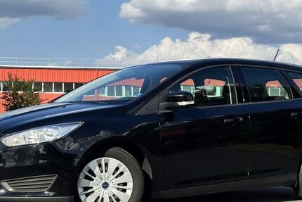 Ford Focus 83.883 km 11.900 &euro; Dietzenbach 63128