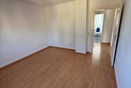 2 Zimmer Küche Bad 2ZKB 700 € + 300 € NK 2 zimmer