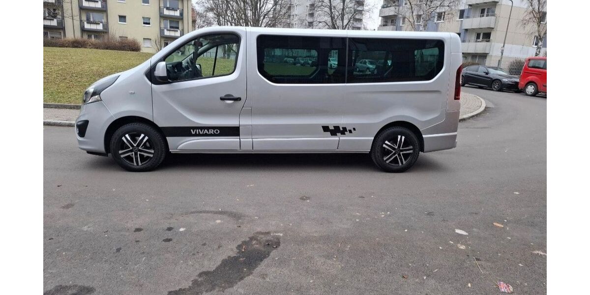 Opel Vivaro 131.000 km 16.999 &euro; FRANKFURT 60435