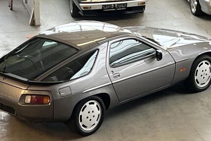 Porsche 928
