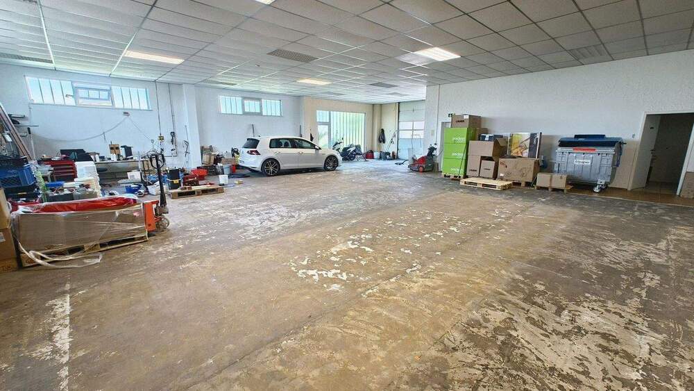 Gewerbehalle für Produktion, Handel, Handwerk+Freiflächen+wohnen zimmer