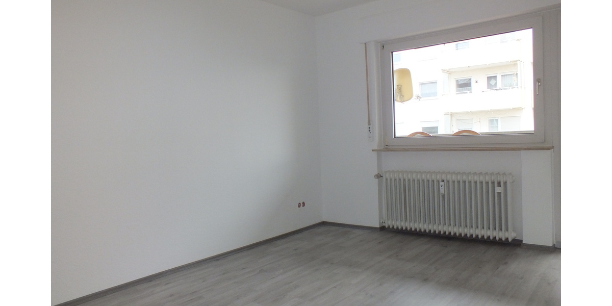 Frisch renovierte 3 Zimmer Wohnung mit ca. 75m² Wohnfläche mit Balkon und Garage - Appartement Nauheim | Angebot:24610048