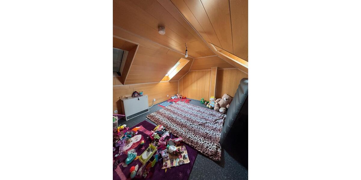 Schöne 4-Zimmer-Wohnung plus ausgebauter Dachboden 4 zimmer