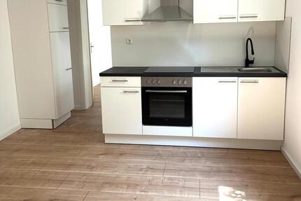 Sehr schöne, helle 2-Zimmer-Souterrain-Wohnung in Frankfurt zimmer