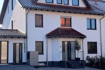 Exklusiver Neubau im Erstbezug: Stilvolles Einfamilienhaus mit separater Einliegerwohnung 1 zimmer