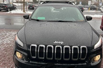 Jeep Cherokee 180.000 km 9.800 &euro; hanau 63457