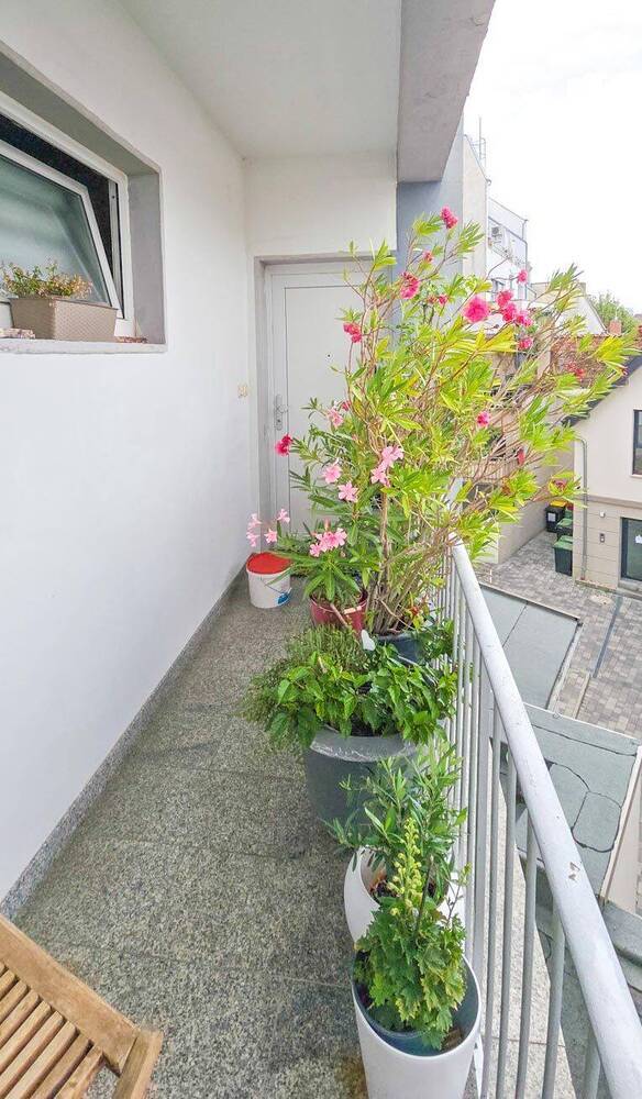 Mehrfamilienhaus und ein Einfamilienhaus