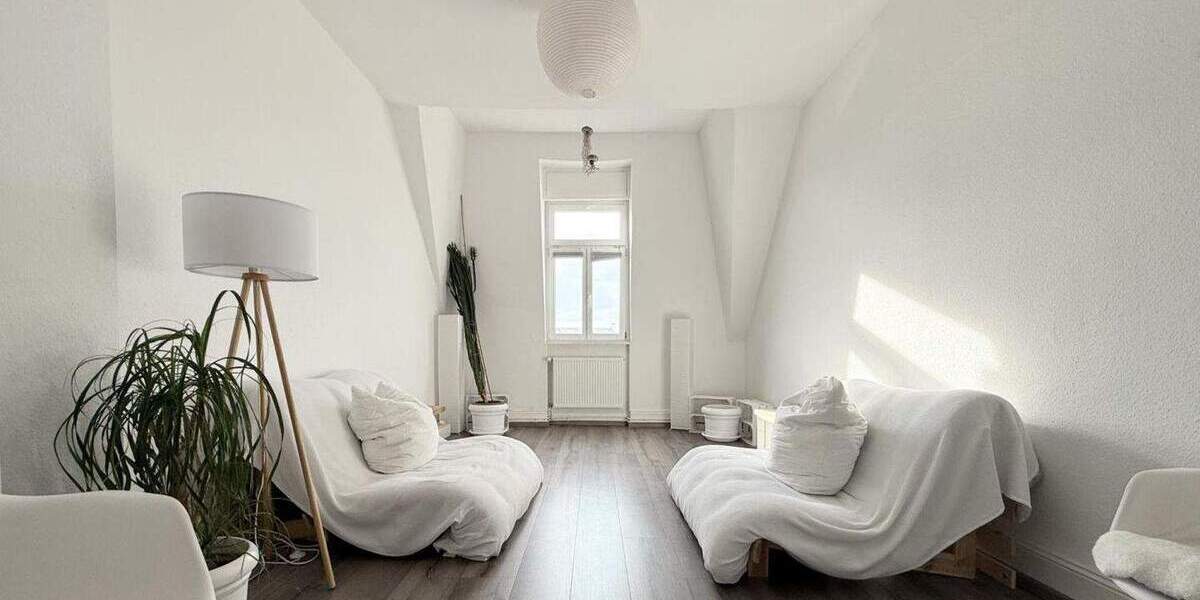 Hochwertig möblierte Altbau-Dachgeschosswohnung in unmittelbarer Mainlage 3 zimmer