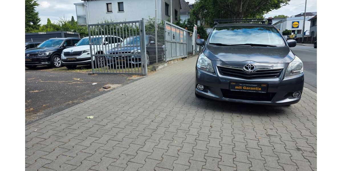 Toyota Verso 184.000 km 4.999 &euro; Offenbach 63071