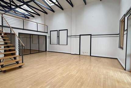 Helle und repräsentative Gewerbefläche mit Galerie zimmer