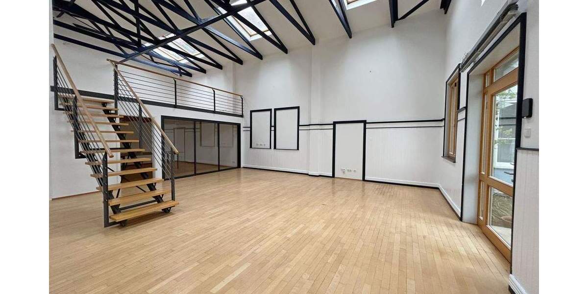 Helle und repräsentative Gewerbefläche mit Galerie zimmer