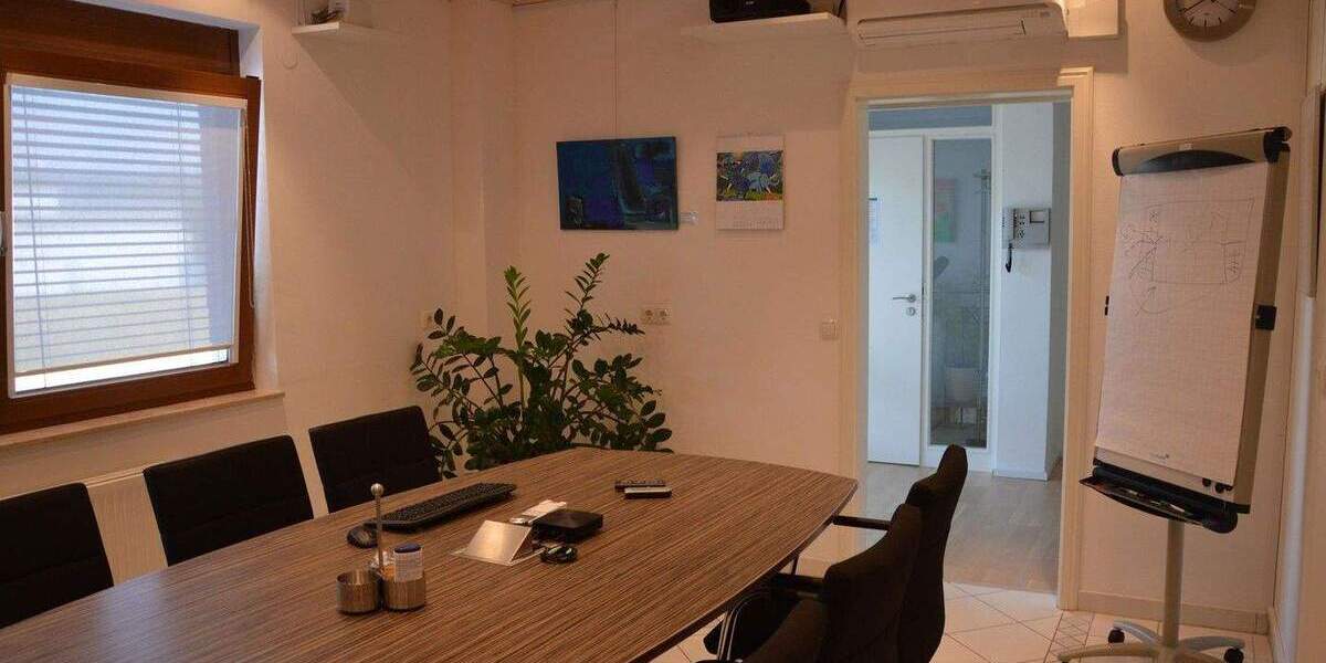 BüroPraxisräume: ruhige Lagehochwertiges Gebäudeviele Stellplätze mit Option WohnenArbeiten zimmer