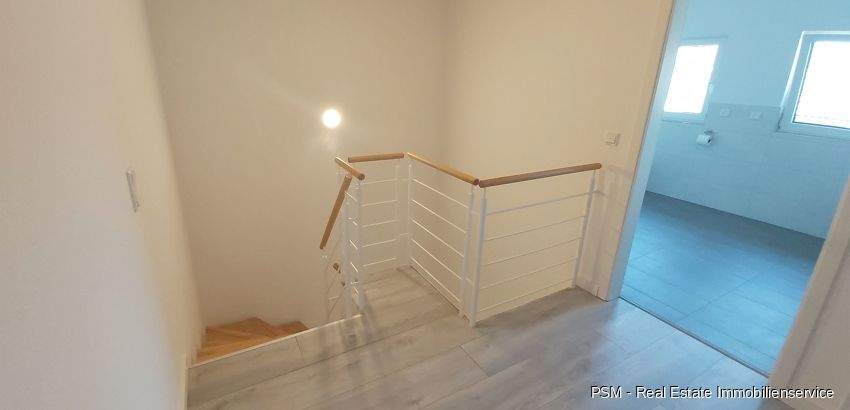 *Gehobenes und modernes Niedrigenergie Reiheneckhaus mit Terrasse und Garten in bevorzugter Lage* 6 zimmer