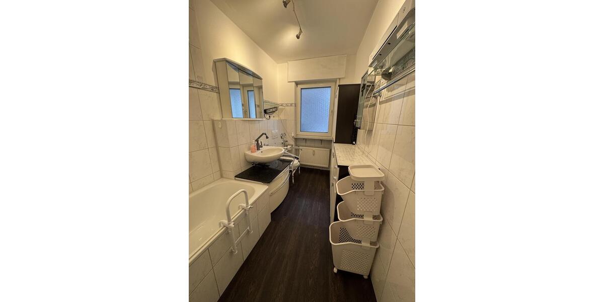 Möblierte 3-Zimmer-Wohnung (90 m²) mit Balkon, Klima & EBK – Nähe EZB 3 zimmer