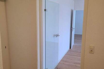 2,5-Zi.-Wohnung mit Einbauküche, Bad, Balkon und Tiefgaragenplatz (Darmstadt) 2 zimmer