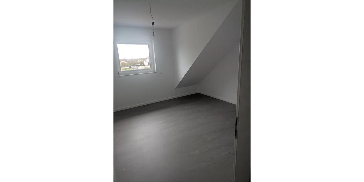 Etagenwohnung Nauheim - 5 Zimmer, 140 m&sup2;, 1.650&euro; | Angebot:25536017