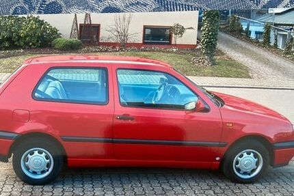 VW Golf 40.000 km 3.899 &euro; Raunheim 65479