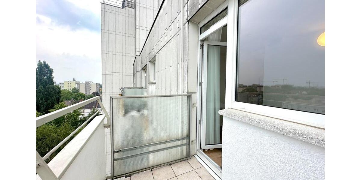 Zimmer frei in 3er-WG mit Balkon – Luthmerstraße 53, Frankfurt am Main 1 zimmer