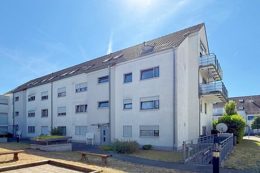 Eschborn: Einfach zum Wohlfühlen!! Attraktive und großzügige DG-Wohnung