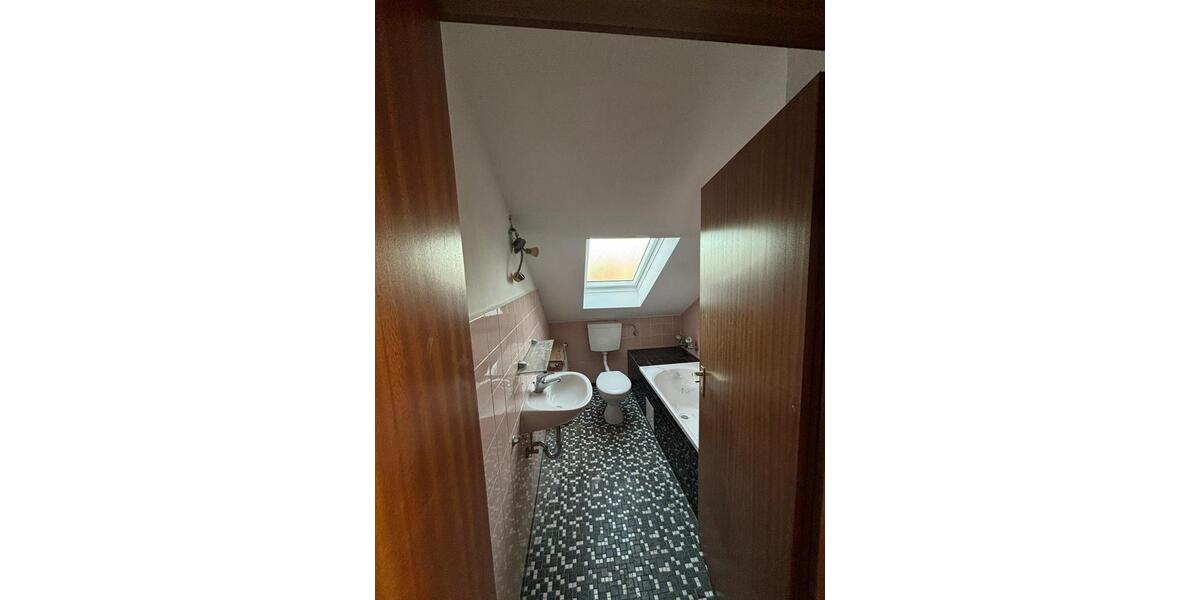 Dachgeschoßwohnung Büttelborn - 3 Zimmer, 60 m&sup2;, 800&euro; | Angebot:24788526