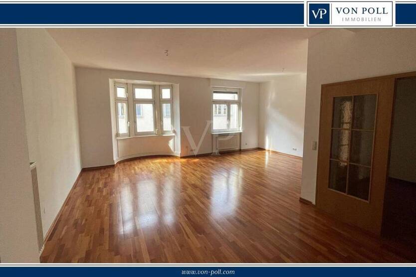Geräumige schöne AltbauWohnung in zentraler Innenstadtlage