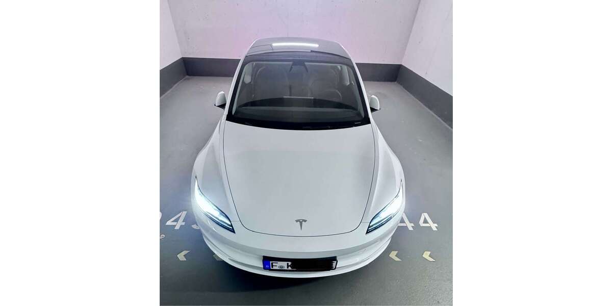 Tesla Model 3 5.600 km 42.500 &euro; Frankfurt 60326