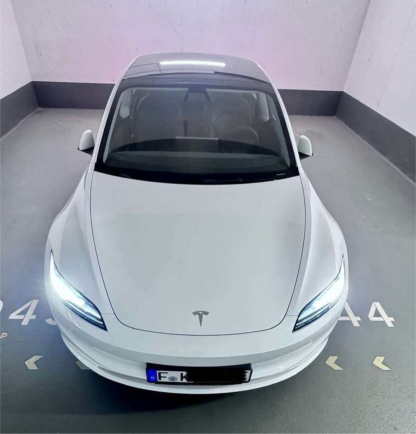 Tesla Model 3 5.600 km 42.500 € Frankfurt 60326