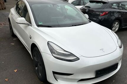 Tesla Model 3 176.000 km 15.990 &euro; Frankfurt am Main 60386