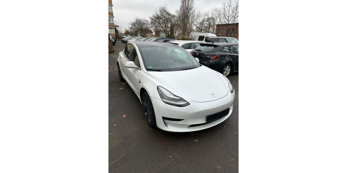 Tesla Model 3 176.000 km 15.990 &euro; Frankfurt am Main 60386