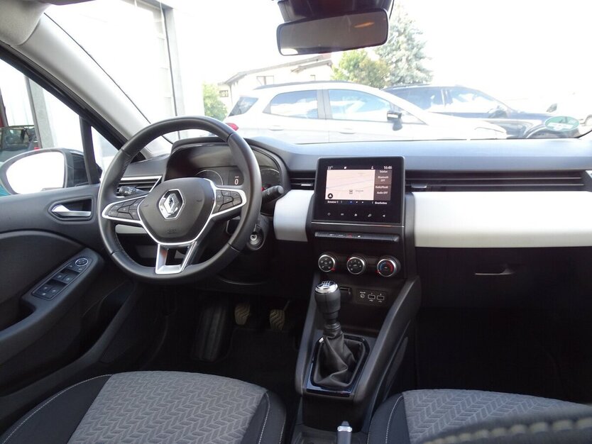 Renault Clio 1,0l Evolution Navi Rückfahrkamera, Einparkhi 31.015 km 12.990 € Rodgau 63110